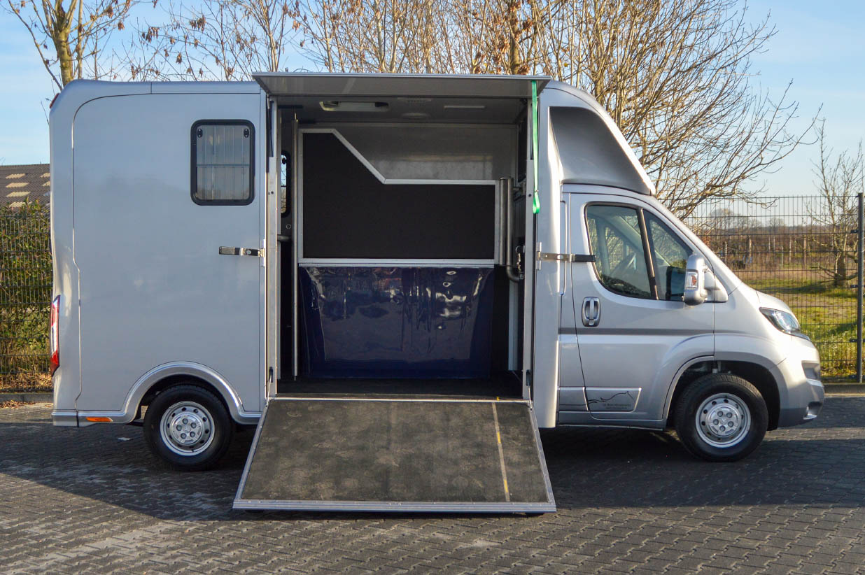 Productfoto: Verwacht| Peugeot | Sodiak Flex | Enkel cabine Paardenvrachtwagen | Borstbalk uitvoering