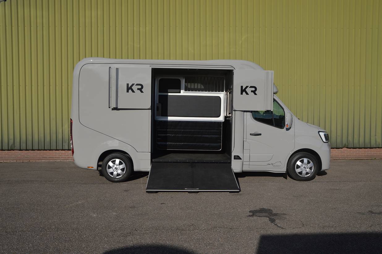 Productfoto: VERKOCHT | Renault Krismar enkel cabine Hengst uitvoering